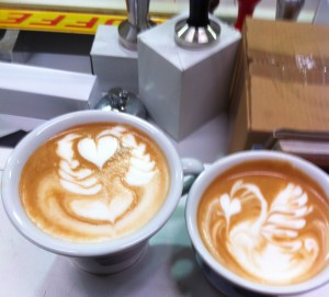 Cigno e doppia rosetta con cuore, due varianti della foglia.