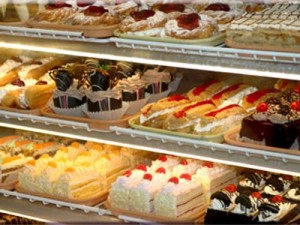 L'assortimento della pasticceria in un bar o caffetteria