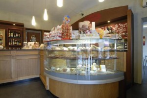 Come arredare un ristorante. great un ristorante diventa con muri di ... Arredare un pub