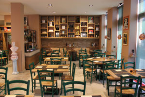 Idee per larredamento del bar: costruire lidentità di un locale ... Arredare un pub