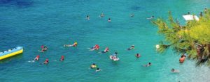 Spiagge blu e prezzi bassi, alcune delle ragioni per cui cresce il turismo in Albania